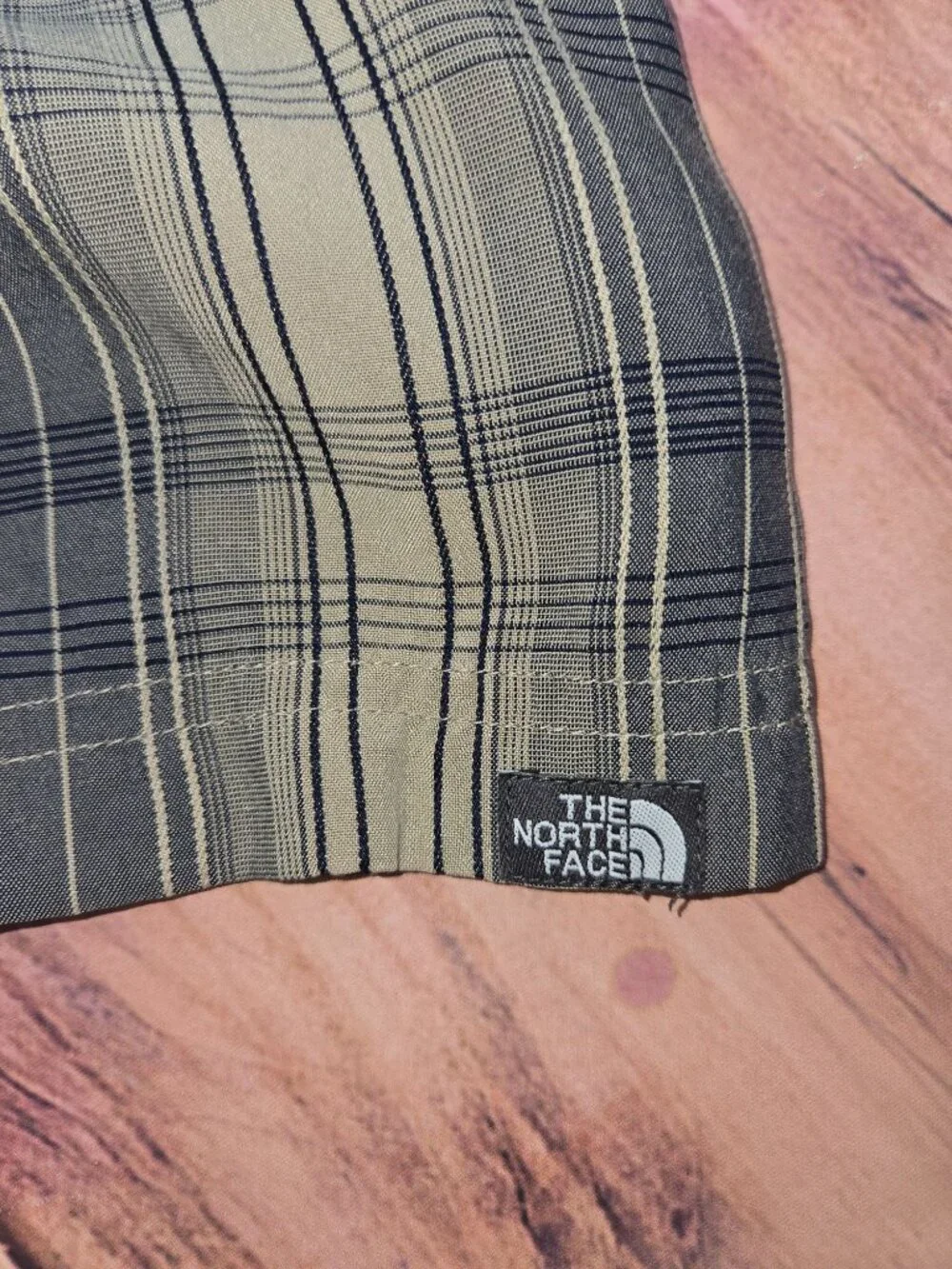 The North Face Mens Short Sleeve Gray Plaid Shirt Medium